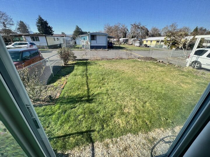 Property Photo: 224 Chestnut Lane OR 97526