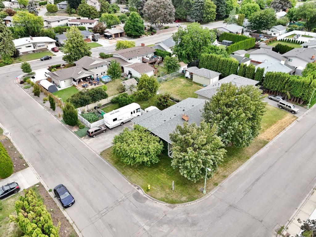 Property Photo: 1498 Lombardy Square BC V1Y 3S7