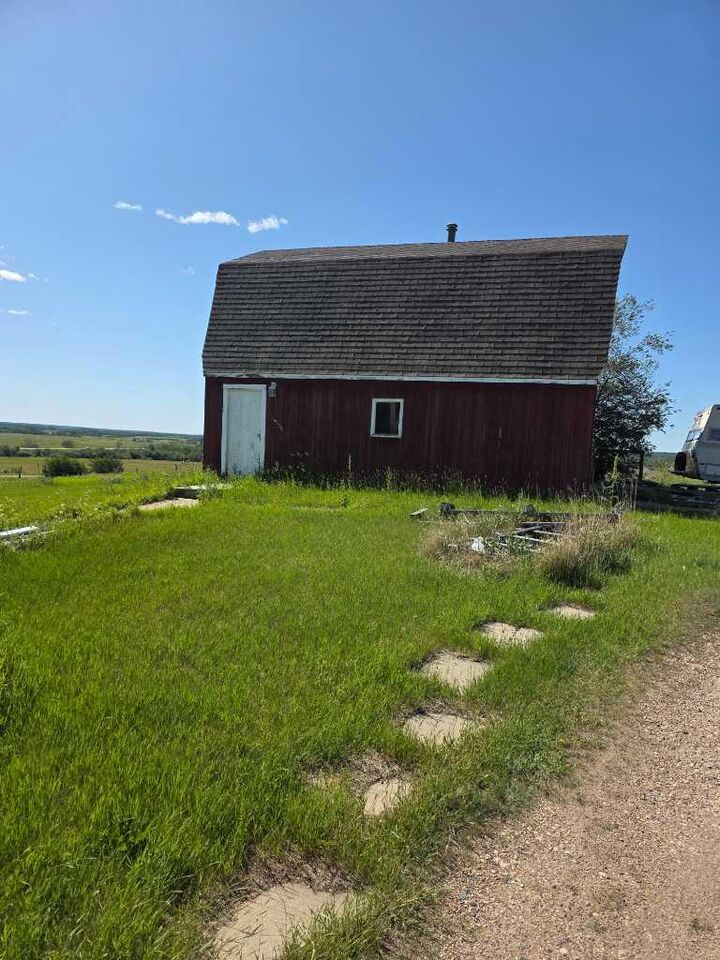 Property Photo: 162 Range Road 76405 AB T0G 1E0