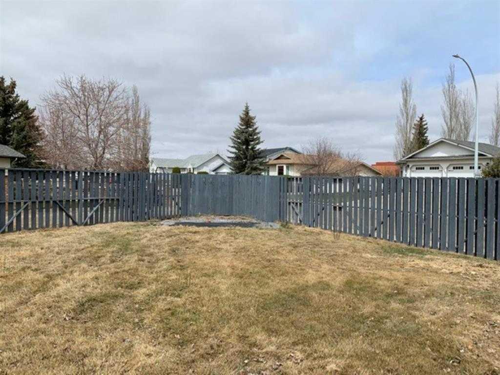 Property Photo:  345 2 Street W  AB T0J 0Z0 