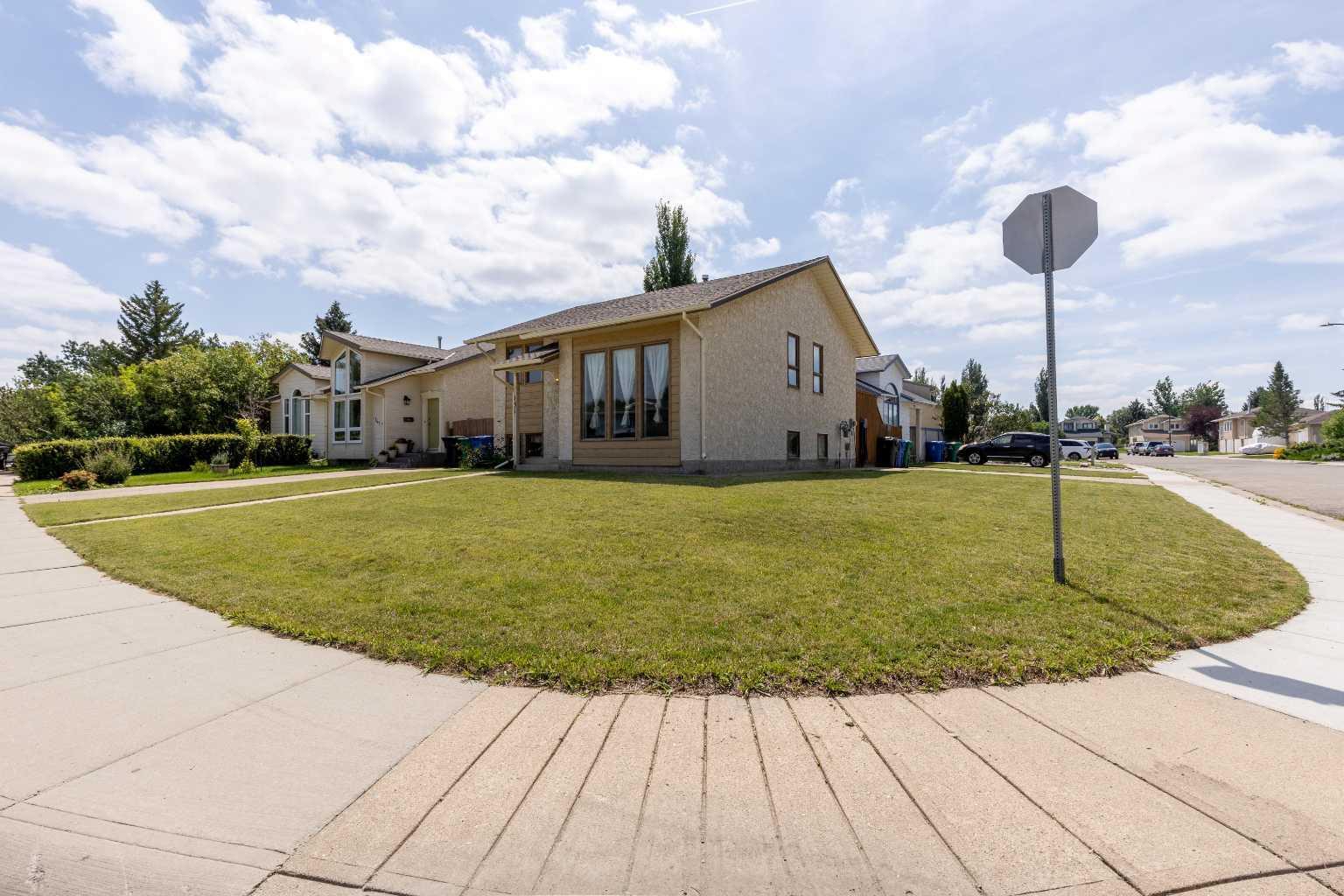 Property Photo: 151 Lakhota Crescent W AB T1K 6H5
