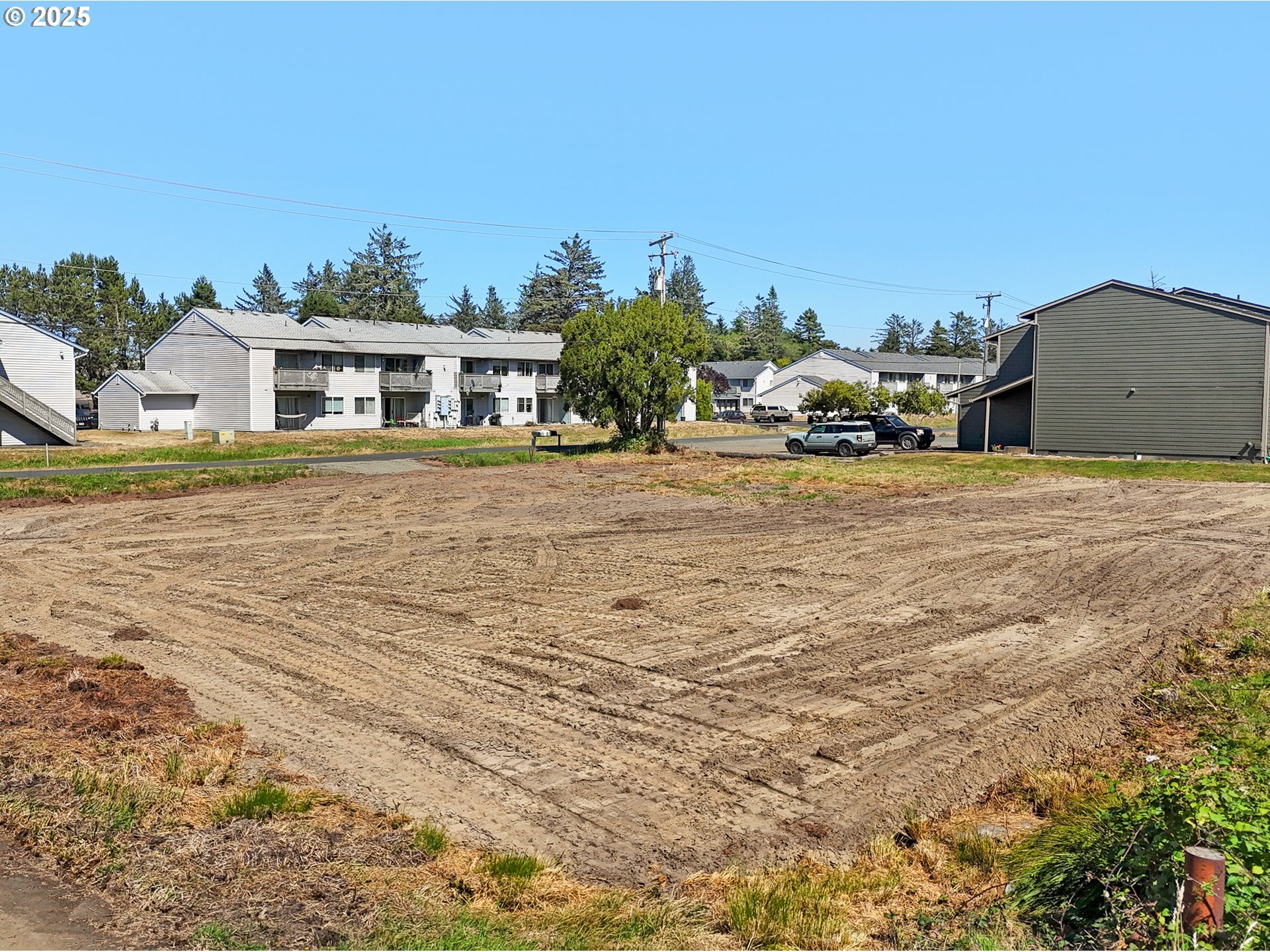 Property Photo:  590 7th Ct  OR 97121 