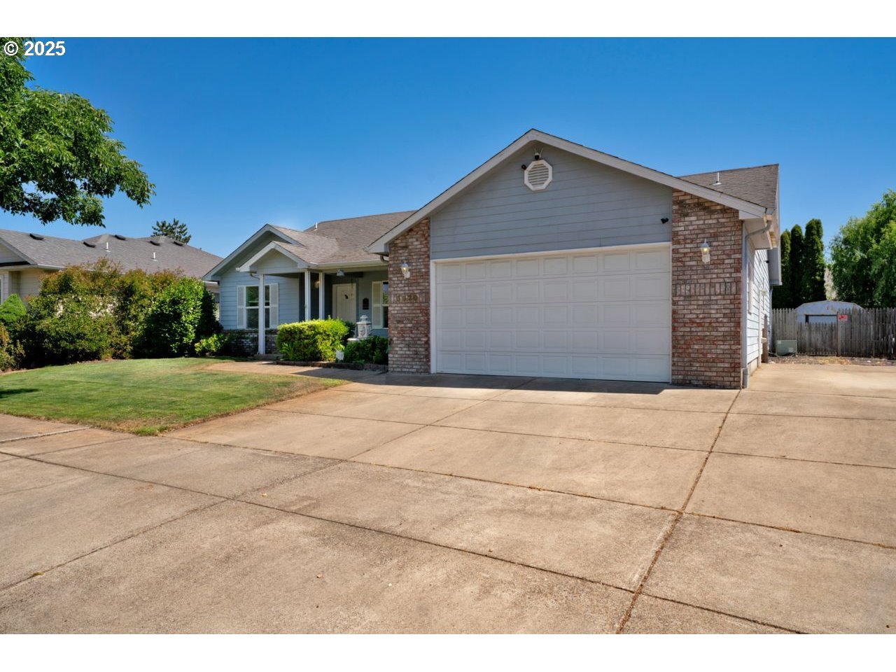 Property Photo: 5970 St Helena St OR 97402