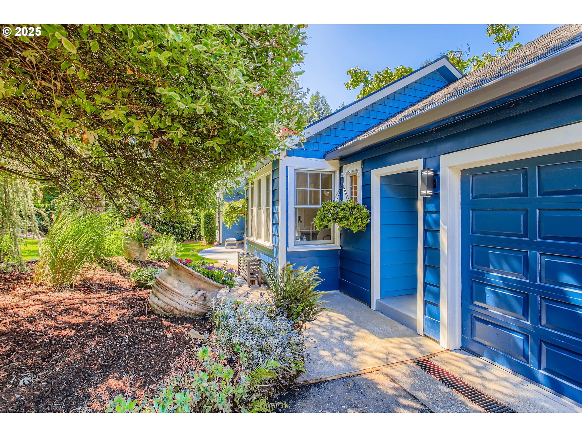 Property Photo:  11301 SW 55th Ave  OR 97219 