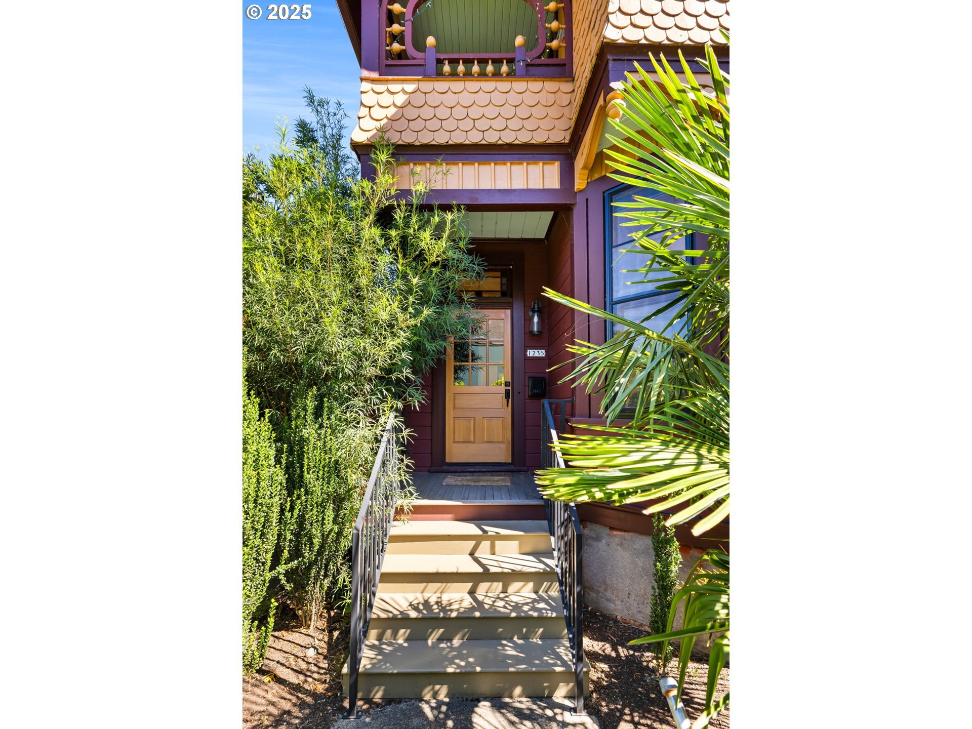 Property Photo:  1235 SE Clinton St  OR 97202 