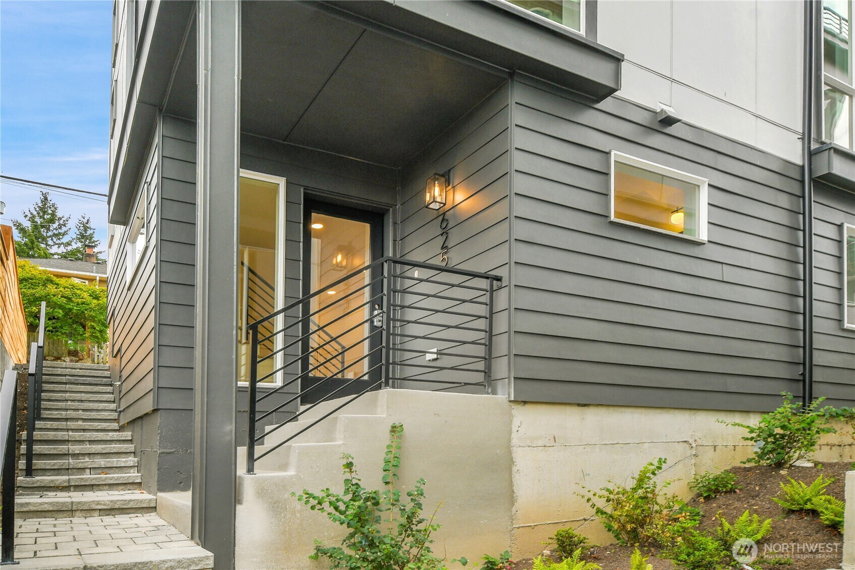 625 W Emerson Street  Seattle WA 98119 photo