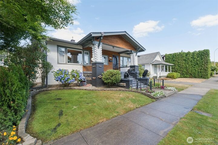 Property Photo: 115 E Street SE WA 98002