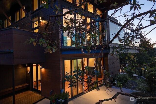 Property Photo:  630  Harrison Street  WA 98250 