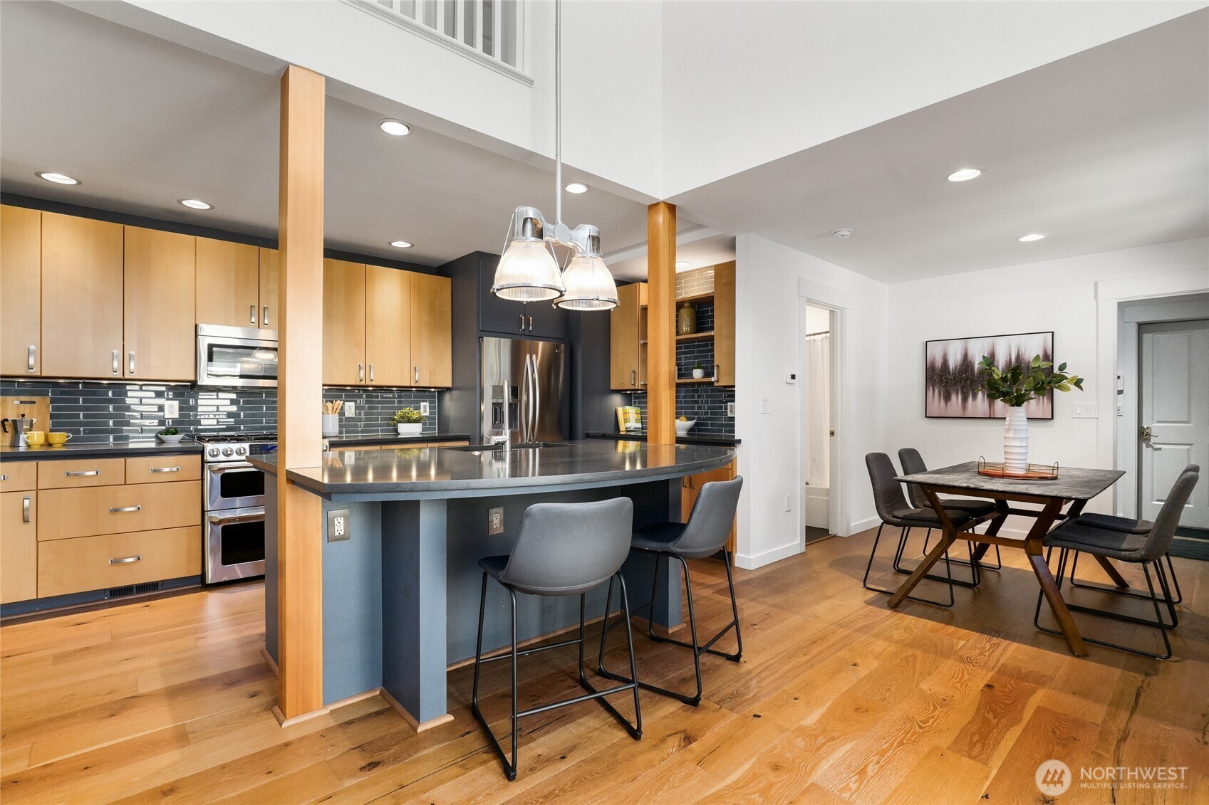 Property Photo:  917  18th Avenue C  WA 98122 