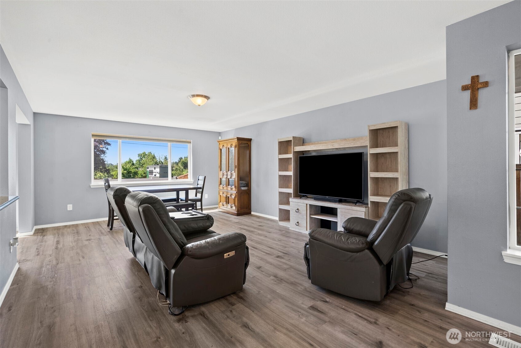 Property Photo:  421  Green Acres Place  WA 98001 