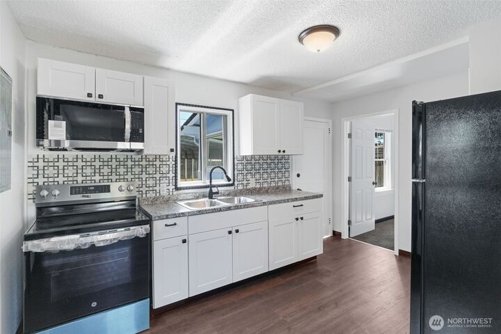 Property Photo: 340 16th Avenue WA 98632