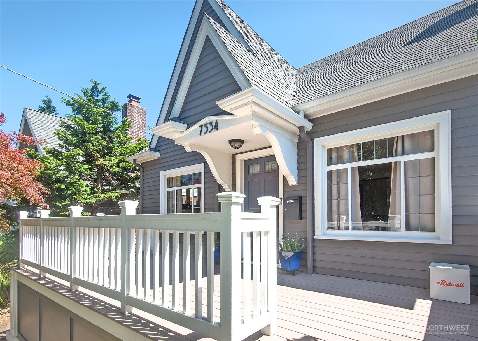 Property Photo:  7534  Brooklyn Avenue NE  WA 98115 