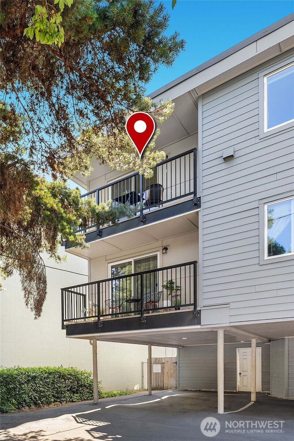 Property Photo: 9255 Greenwood Avenue N 35 WA 98103