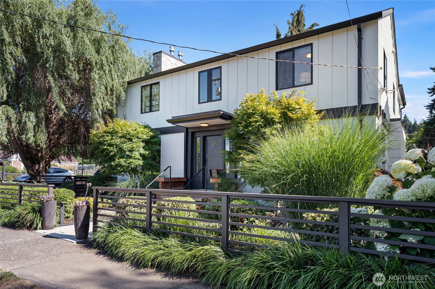 Property Photo:  1633 E Calhoun Street  WA 98112 