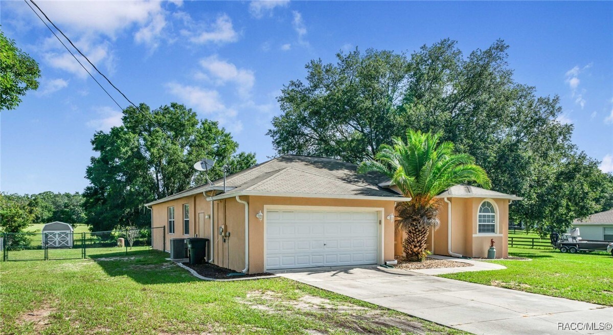 Property Photo: 5811 W Meadowpark Lane FL 34429
