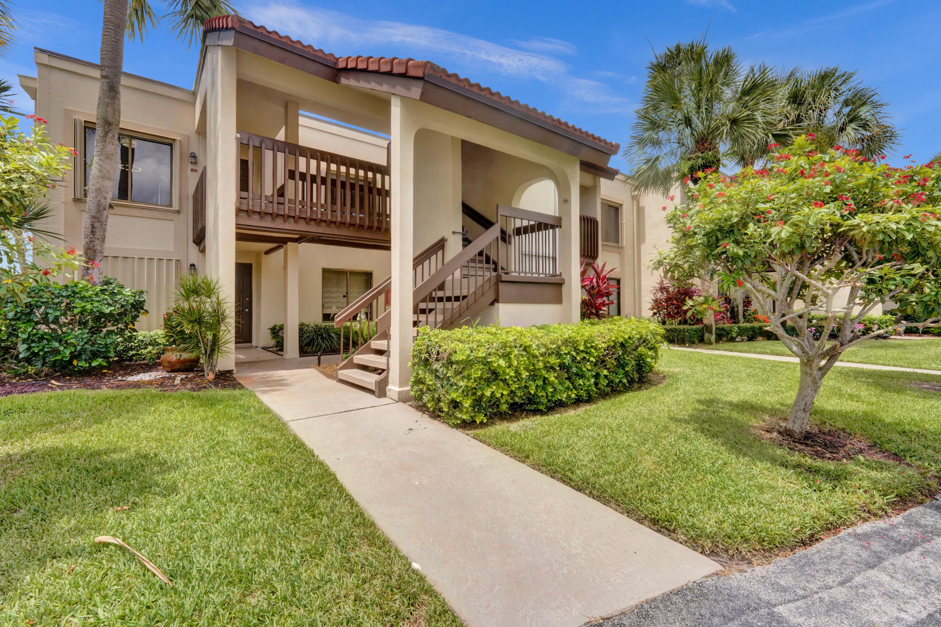 Property Photo:  5306 Cedar Lake Drive 201  FL 33437 
