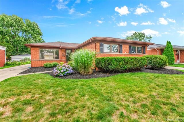 Property Photo:  31424 Marilyn Drive  MI 48093 