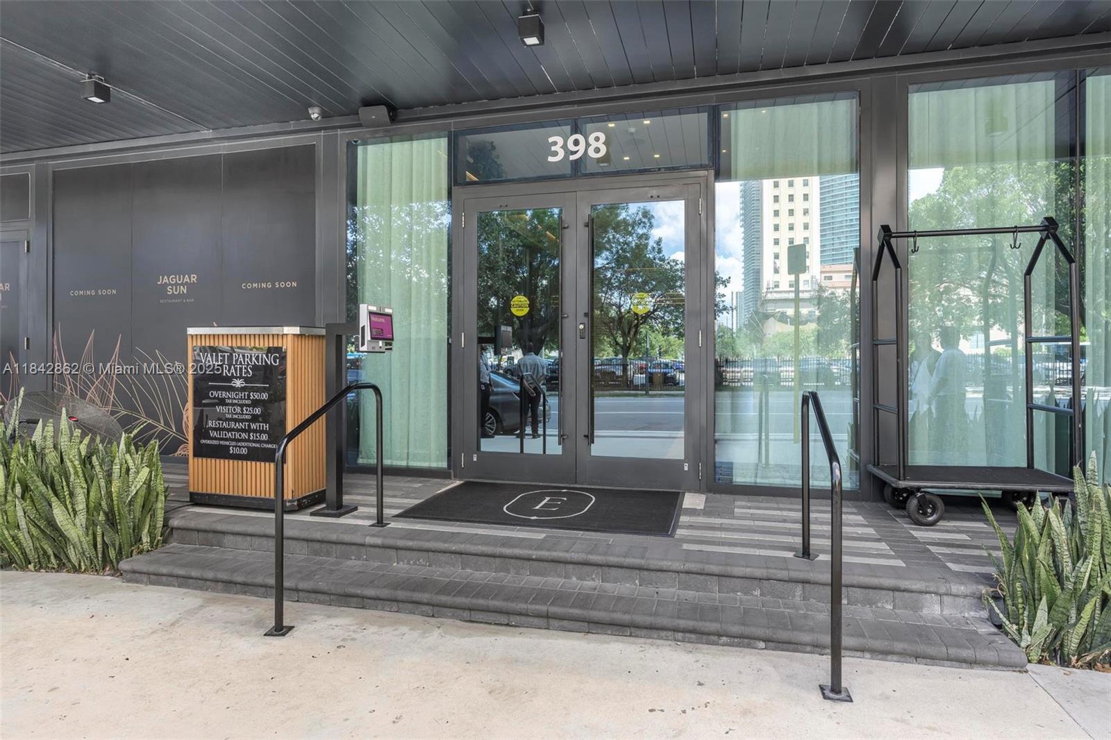 Property Photo: 398 NE 5th St 1711 FL 33132