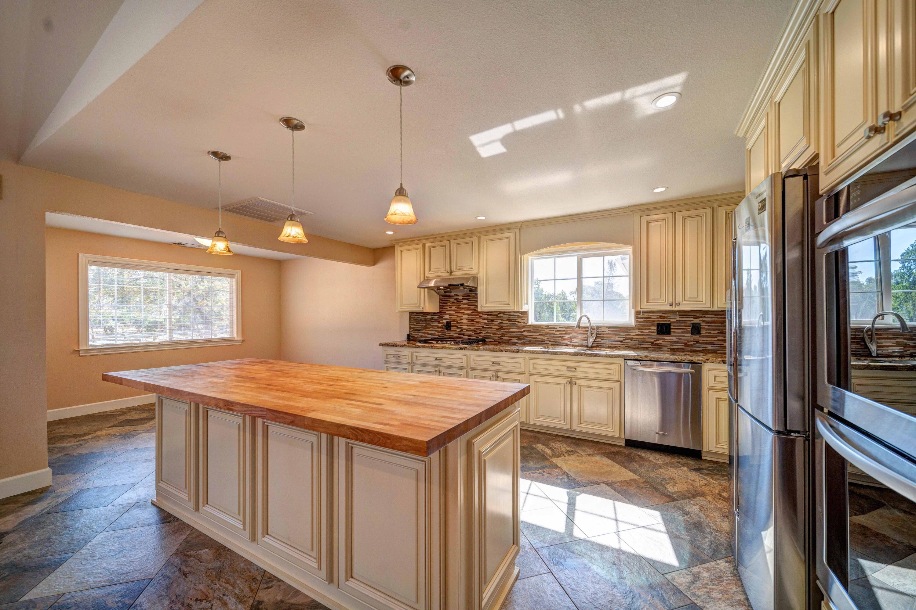 17041 Hawthorne Avenue  Anderson CA 96007 photo