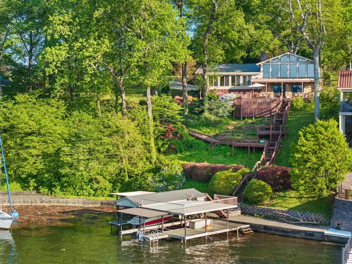 Property Photo: 2460 Waterford Dr AL 35661 - MUSCLE S