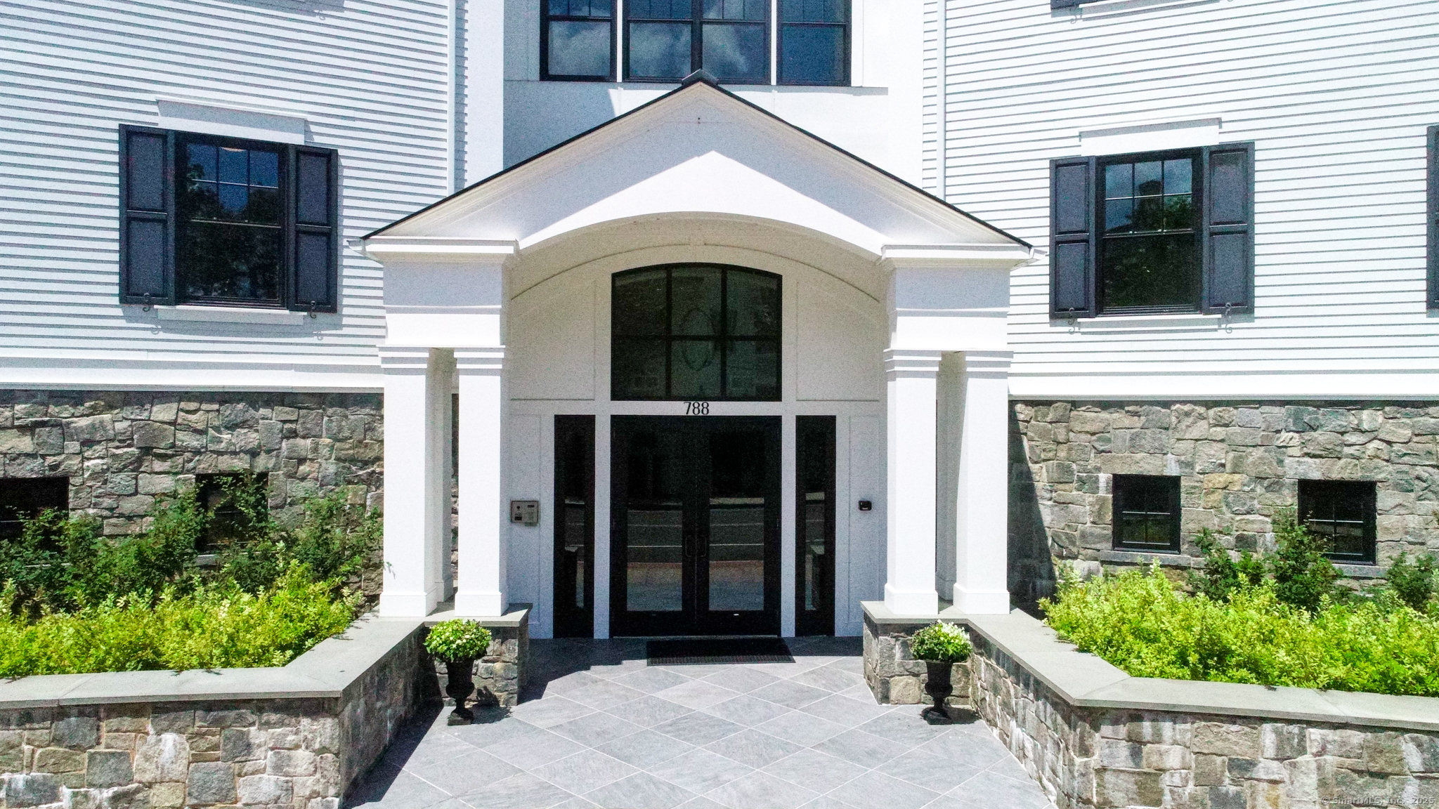 Property Photo:  788 Farmington Avenue Apt 104  CT 06032 