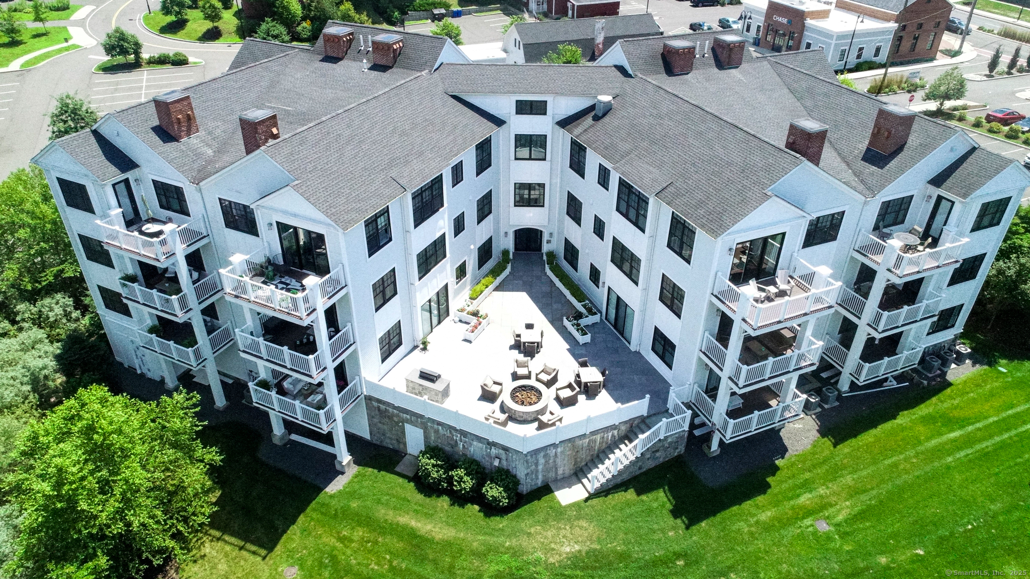 Property Photo: 788 Farmington Avenue Apt 104 CT 06032