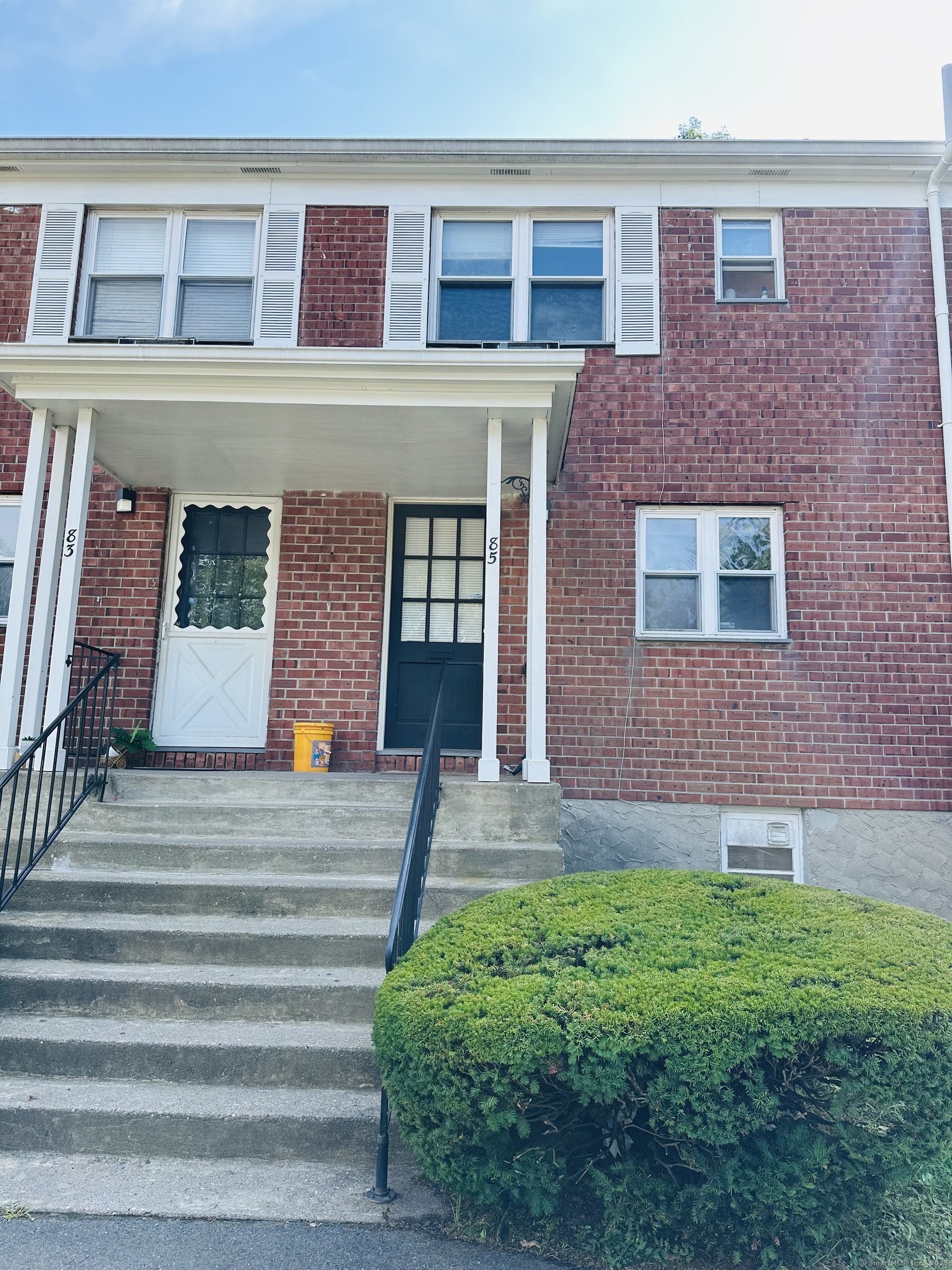 Property Photo: 85 Abner Court 85 CT 06606