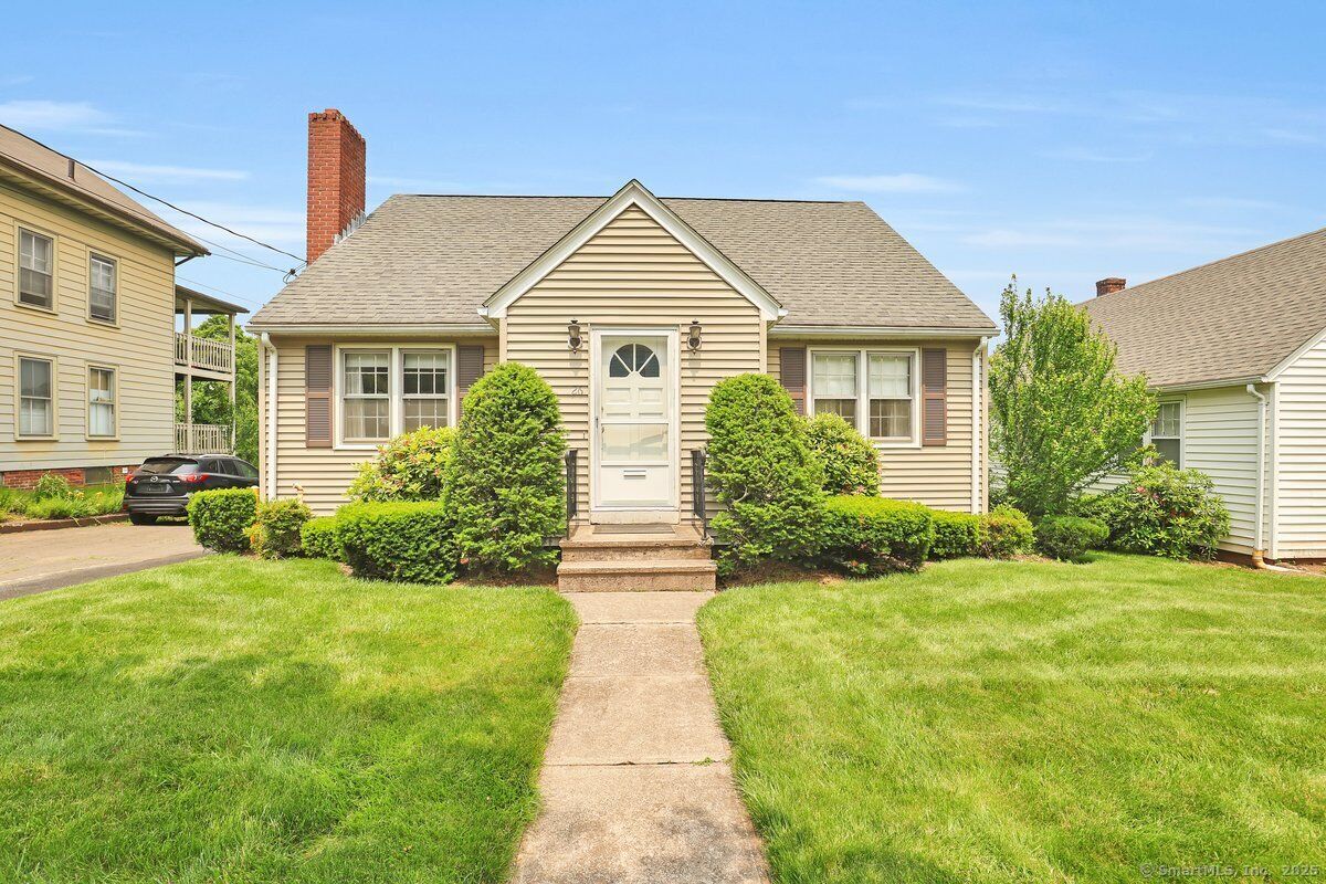 Property Photo:  26 Silver Street  CT 06450 