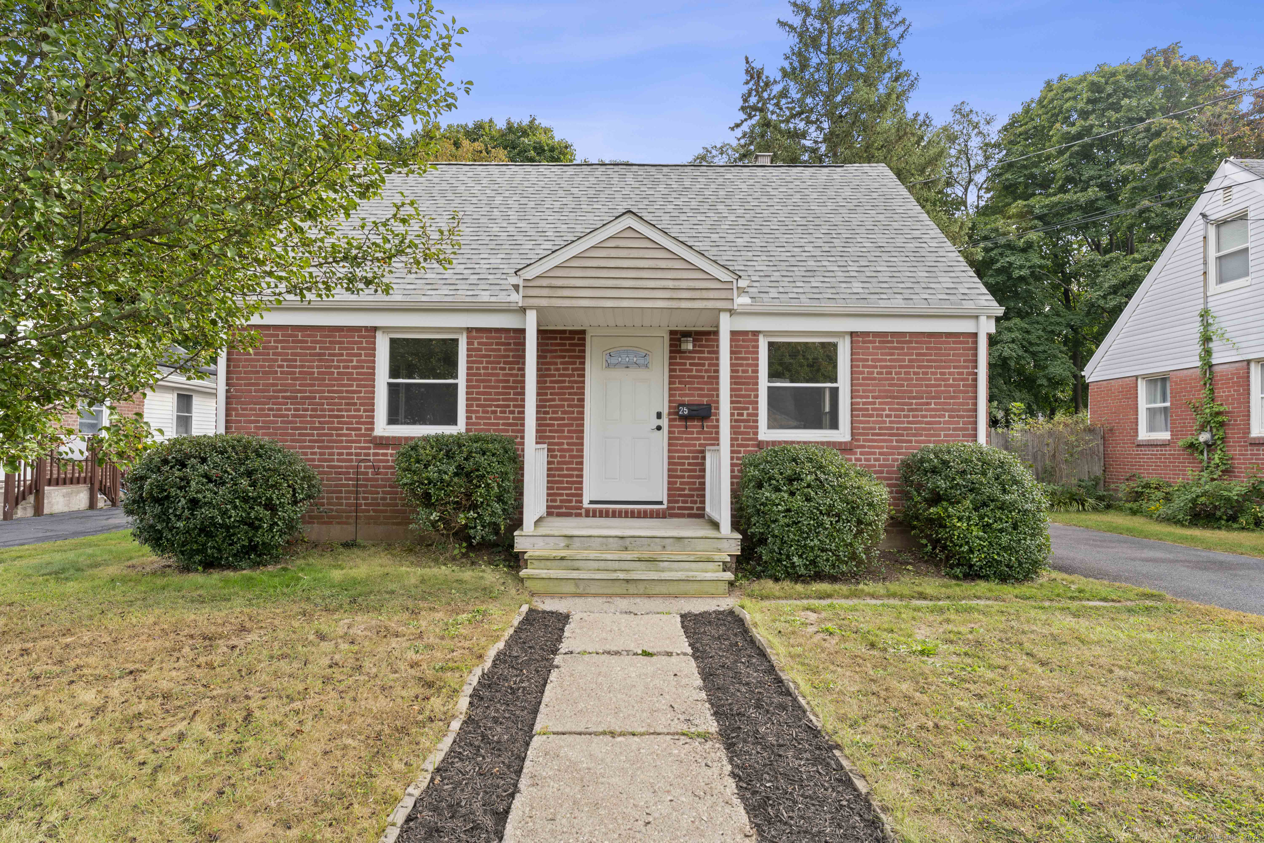 Property Photo:  25 Beckwith Drive  CT 06062 