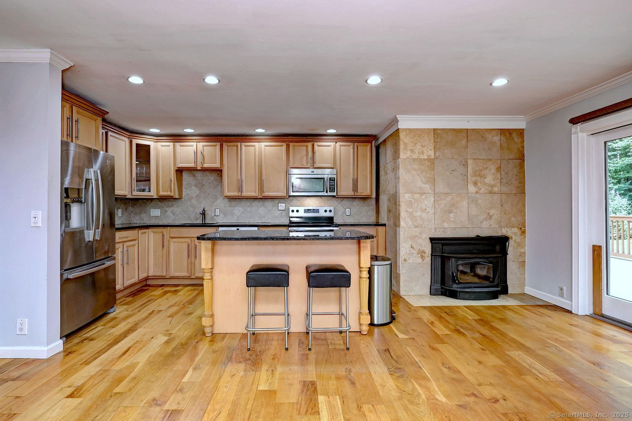 Property Photo: 185 Eramo Terrace CT 06518