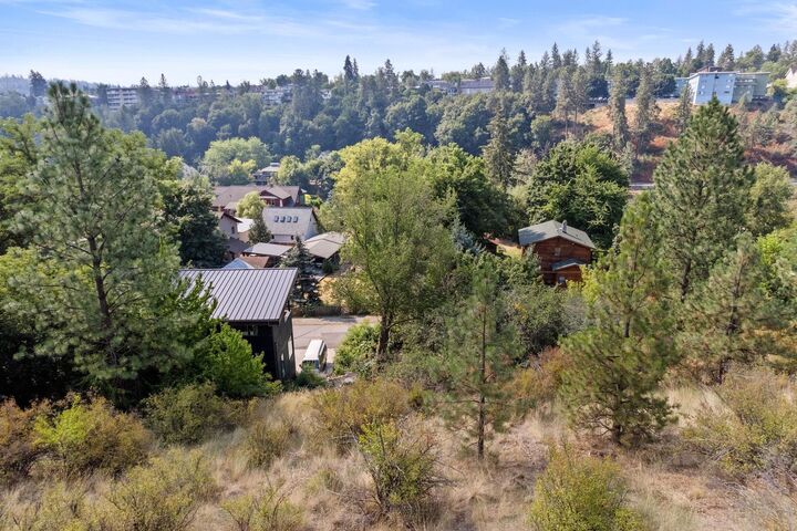 Property Photo:  2114 W Falls Ave  WA 99201 