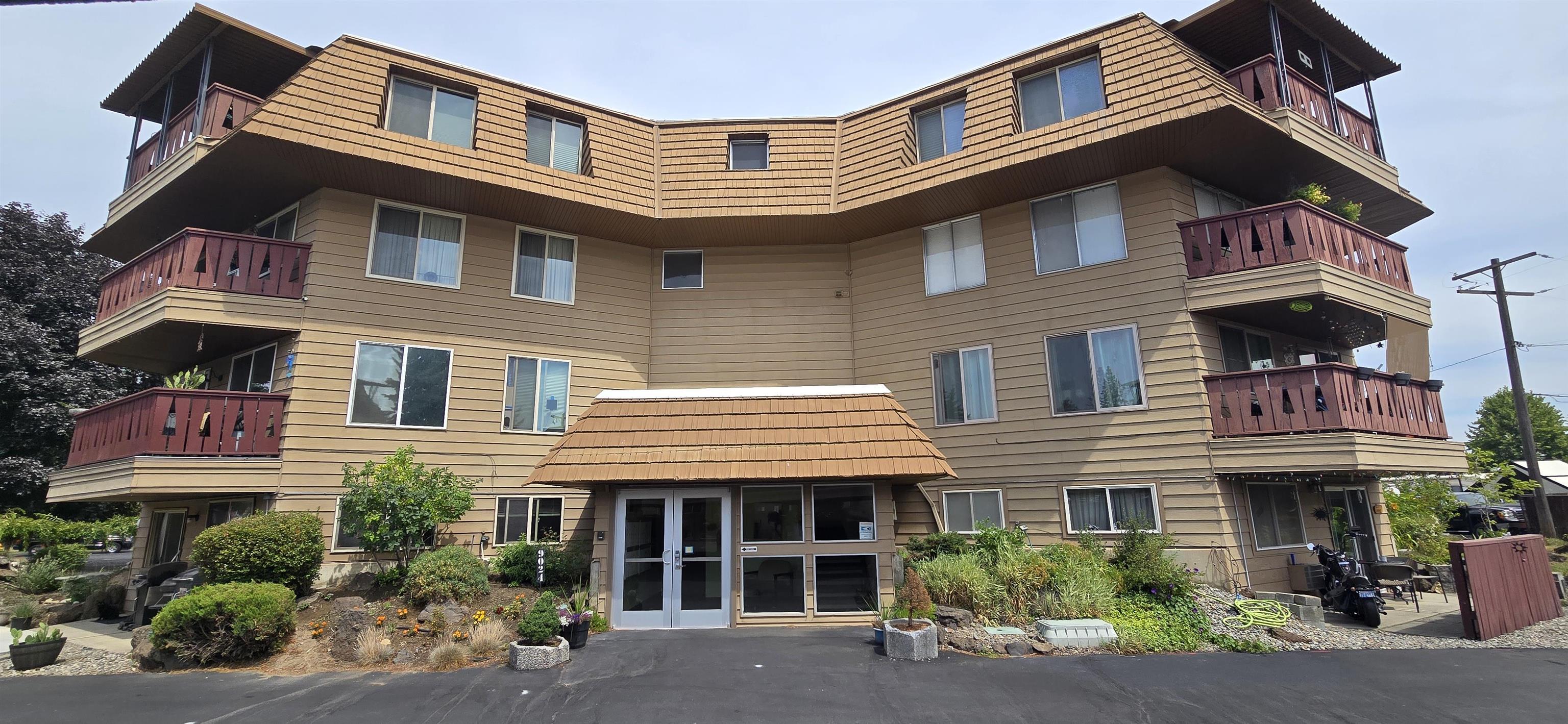 Property Photo: 9024 N Country Homes Blvd #5 WA 99218