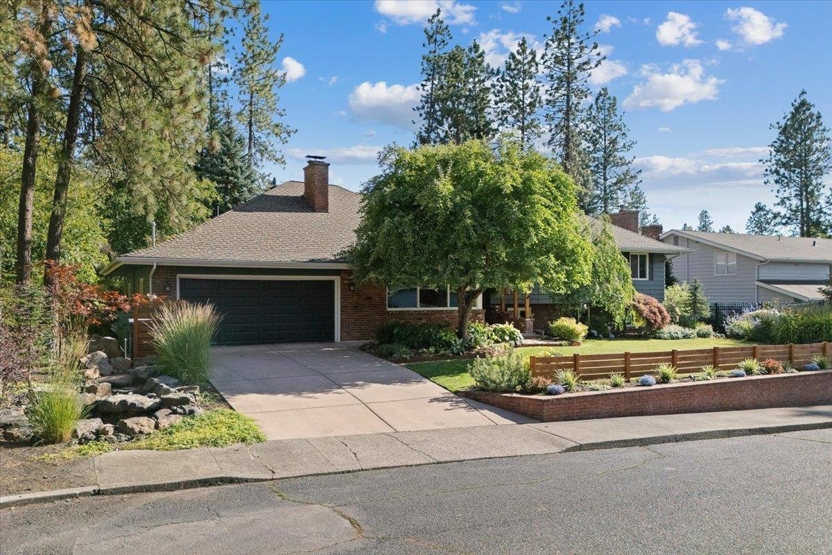 Property Photo:  1116 E Plateau Rd  WA 99203 