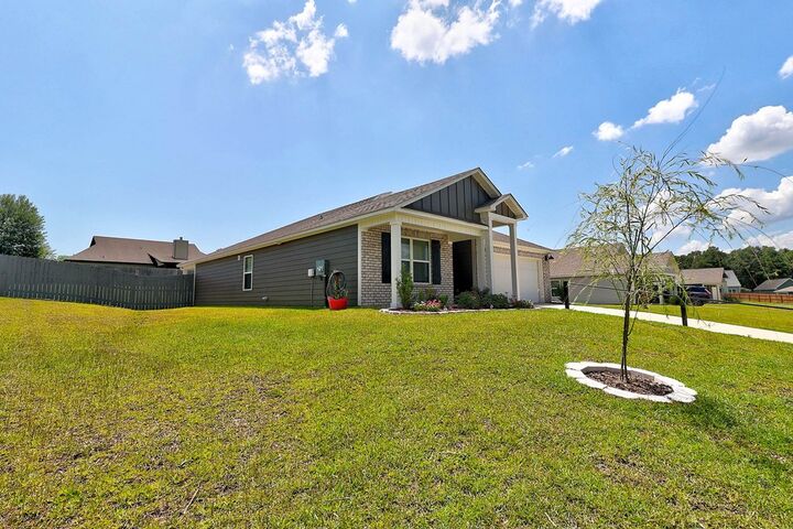 Property Photo: 201 Mairead AL 36301