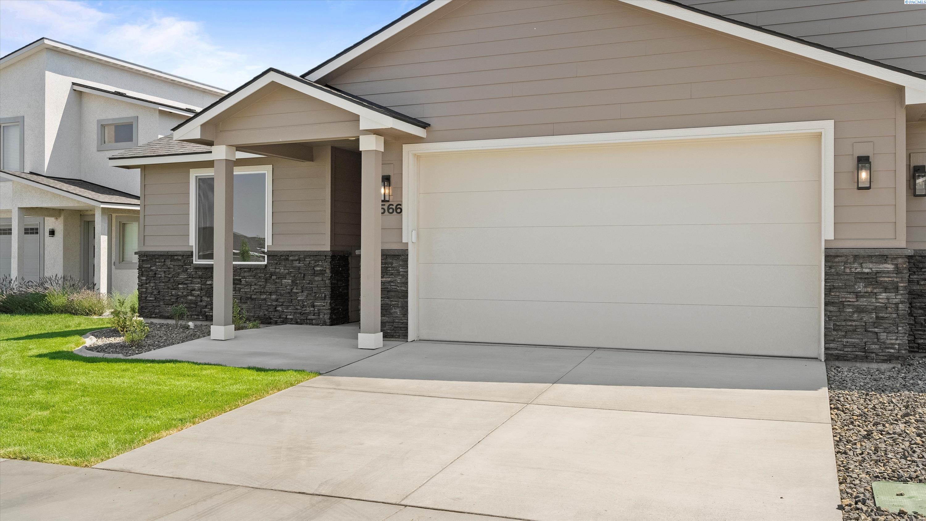 Property Photo: 2566 Sunray Ave WA 99352
