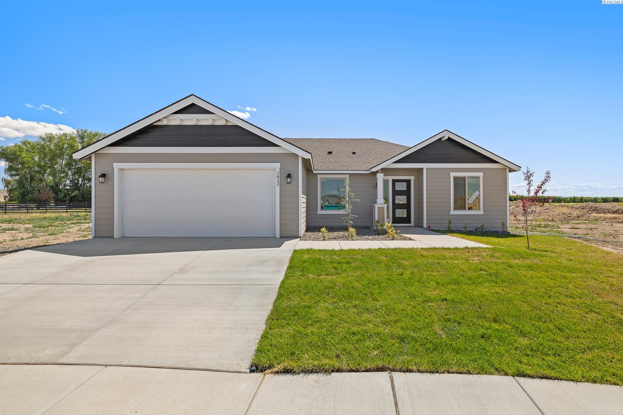 Property Photo:  1612 Diamond Ave  WA 98930 