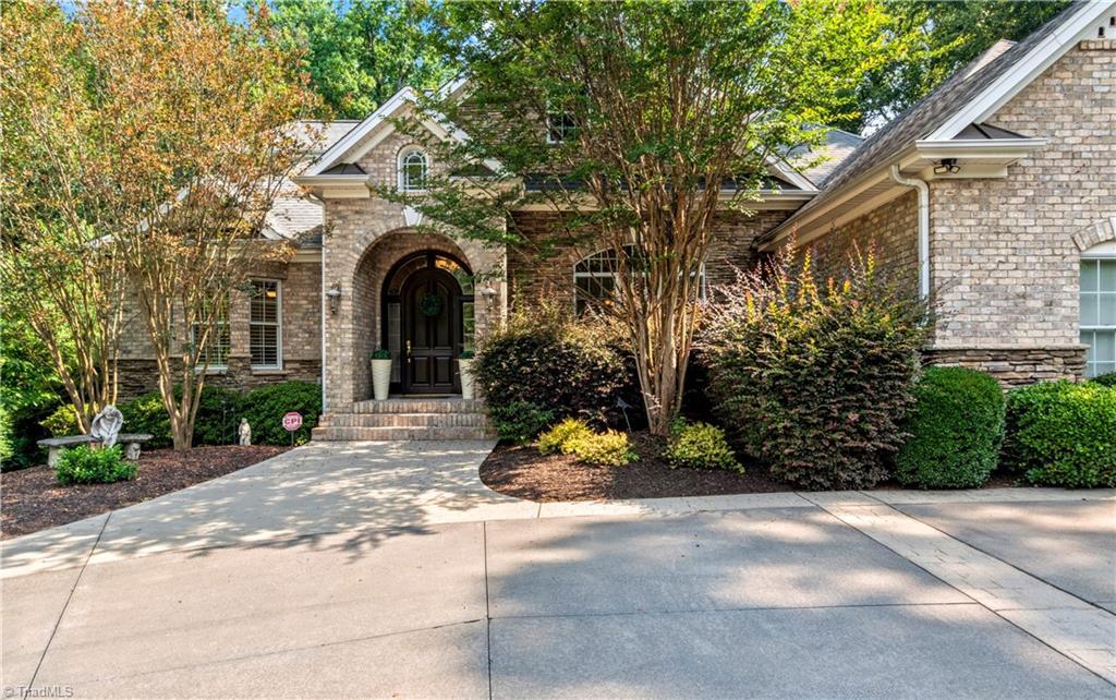 Property Photo: 2925 Robinhood Road NC 27106