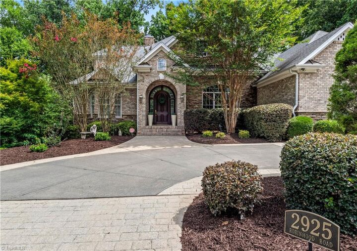 Property Photo: 2925 Robinhood Road NC 27106