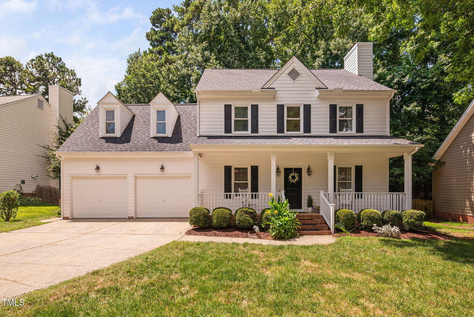 Property Photo: 2102 Watersglen Drive NC 27502