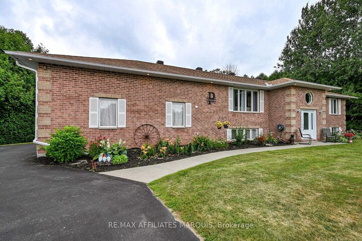 Photo de la propriété: 14 South Point Drive ON K7A 4S5