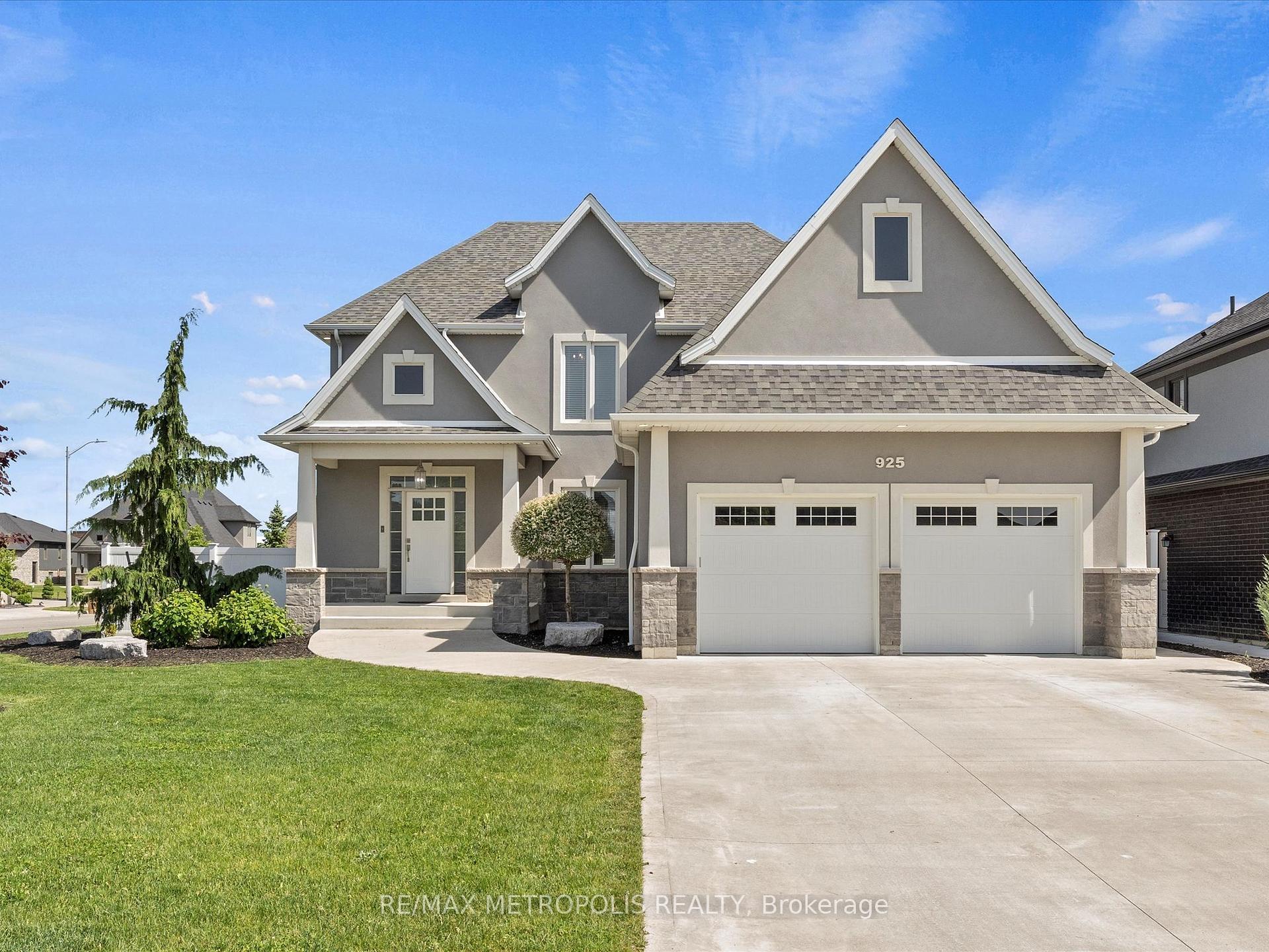 Photo de la propriété: 925 Lakewood Crescent ON N8L 1G6