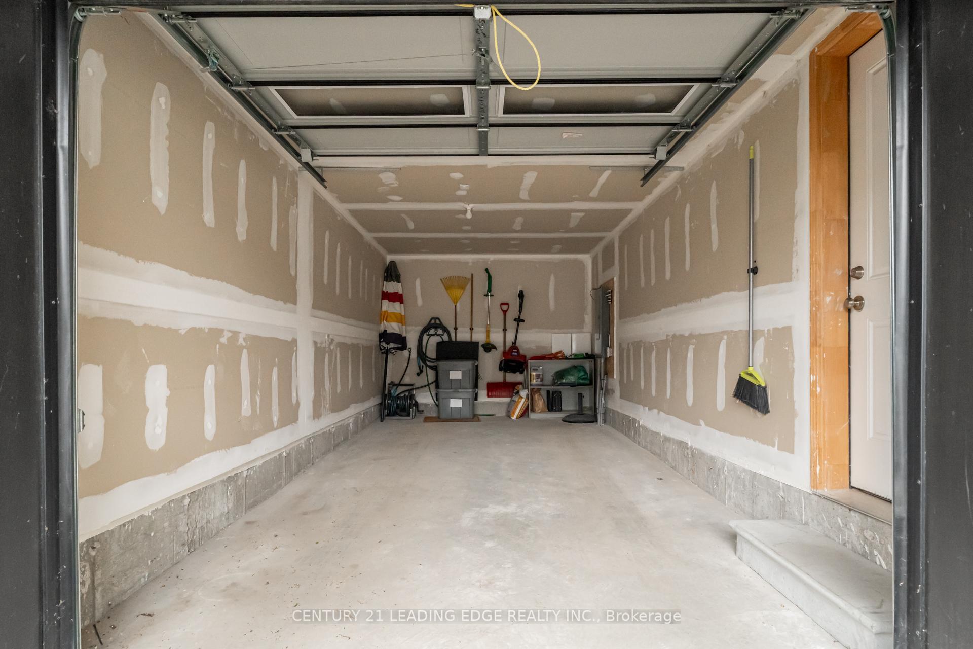 Photo de la propriété:  105 Marina Village Drive  ON L0K 1S0 