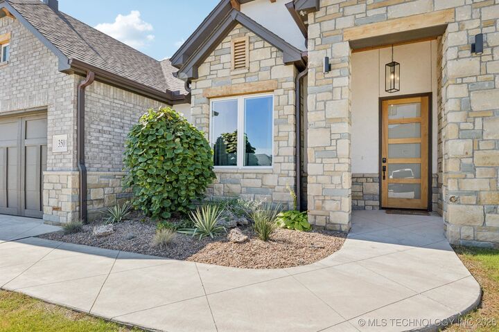 Property Photo:  3501 W Roanoke Street S  OK 74011 