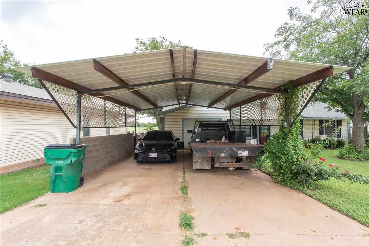 Property Photo:  415 E Ida Avenue  TX 76360 