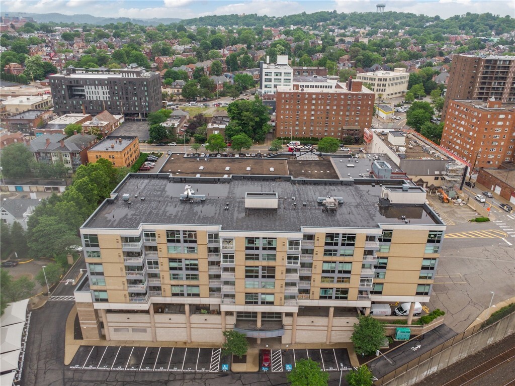 Property Photo: 5570 Centre Ave 403 PA 15232