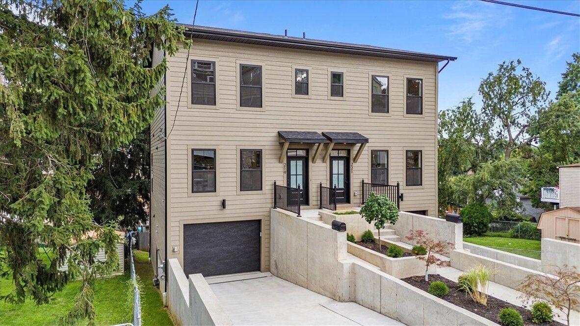 Property Photo: 219 Seward St PA 15211