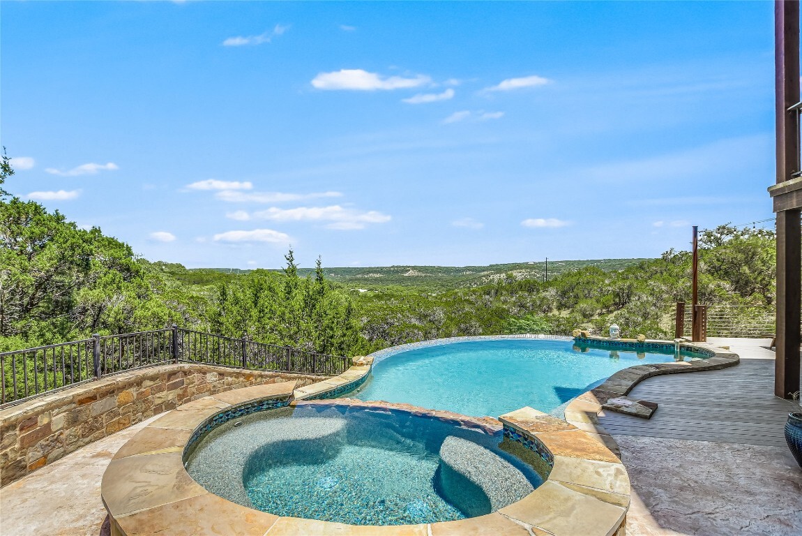 Property Photo:  400 Hillview Road  TX 78676 