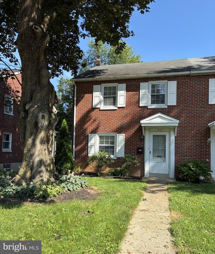 Property Photo: 1025 Edgemoor Court PA 17601