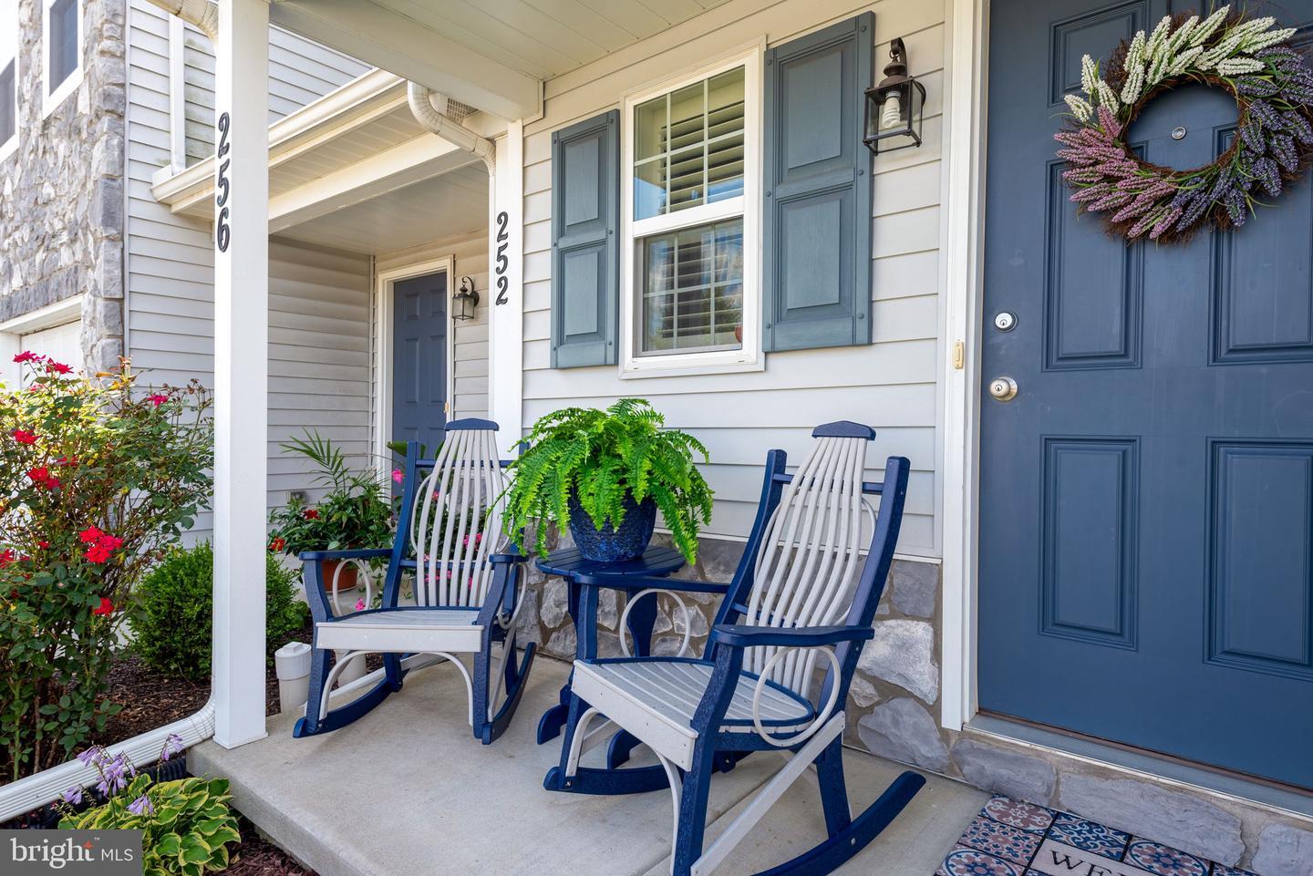 Property Photo:  256 S Village Circle  PA 17078 