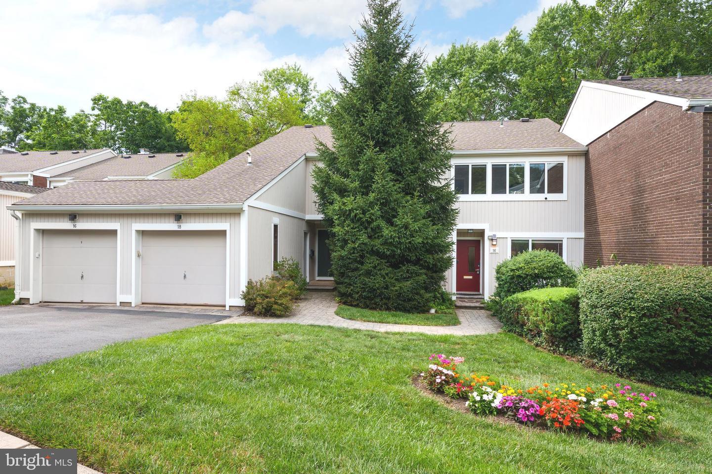 Property Photo:  16 Cameron Court  NJ 08540 